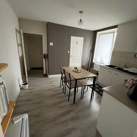 شقة Appartement Au 1 Er Etage Cote Jardin *