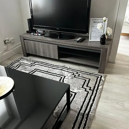 Appartement Au 1 Er Etage Cote Jardin *